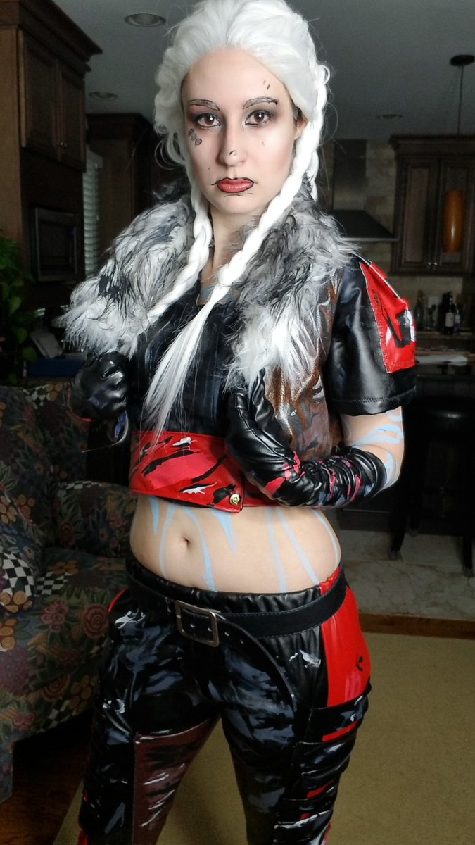 HorrorQueenCos's tweet photo. Did a rush test of Steele before work today β
Might adjust some things but feeling good for @aVideoGameCon coming up!
#cosplay #borderlands #commandantsteele #cosplayprogress https://t.co/pHgNUexvaZ