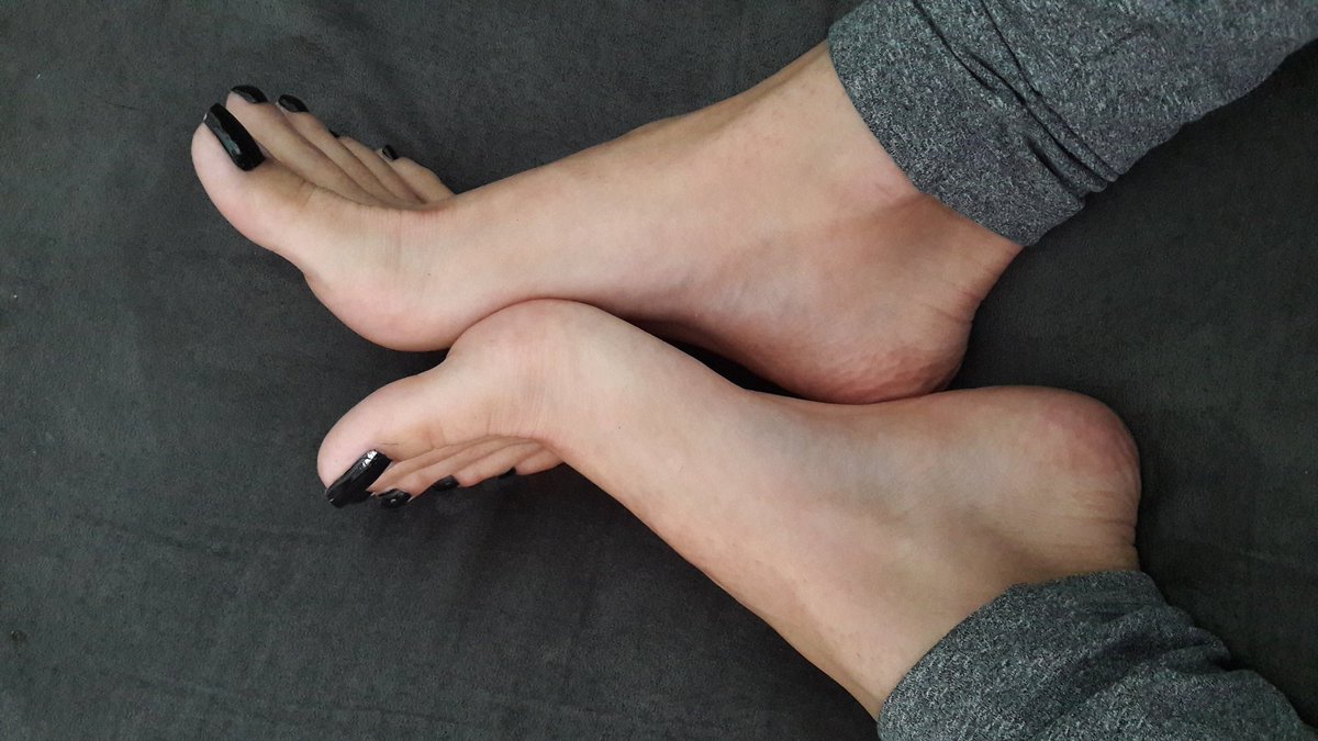 lola_footsie's tweet photo. Contemple a beleza das minhas curvas. 🛐 https://t.co/h6W8qNdgsB