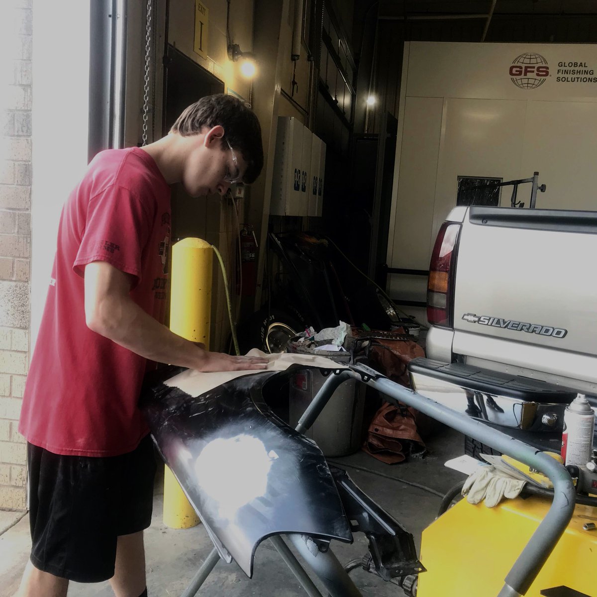 SRTCMonett's tweet photo. Check out the Auto Collision working on dent repair today in the shop! #autocollision #dentrepair #scottech #dowork #CTE #cteworks https://t.co/ffk6plzhlb