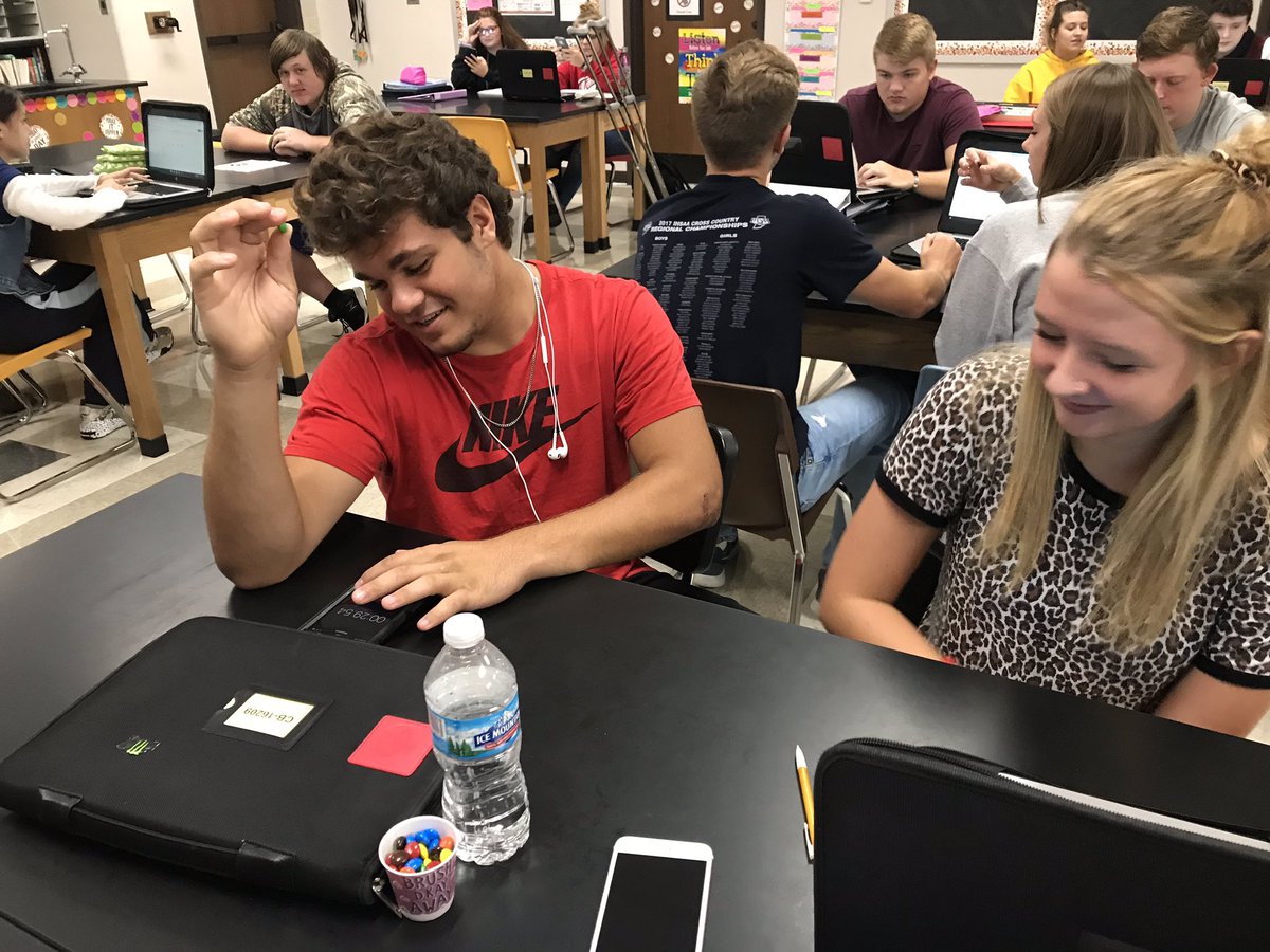 MHeimScience's tweet photo. Biology 2 working to identify different dyes in “M&N” candies #HeimCPBio2 https://t.co/FHWhsPRf1S