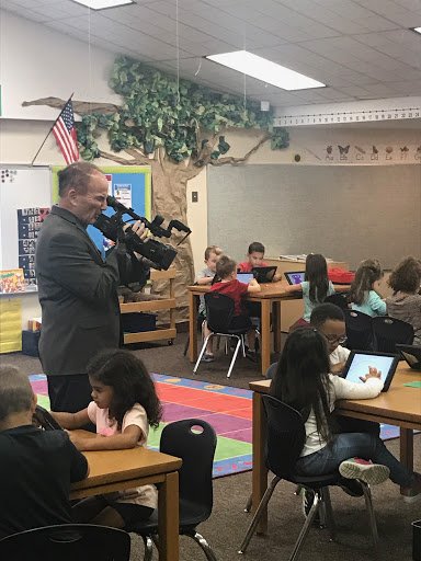 ElkhartEdTech's tweet photo. Have you heard the news?  We made the news! Check out WSBT 22 tonight for a story on Elkhart going 1:1 K-12 this year. I can't tell you how many times I heard the reporter say "WOW!" whenever he left one of our district classrooms.  #ElkhartSchools #ElkhartPride https://t.co/709RsMUvSf