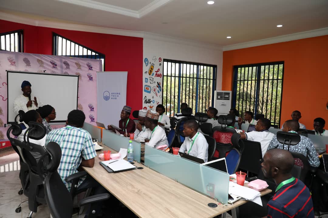 _HIHub's tweet photo. So we served as the Supporting team in the Akure Future-Hack event held in Federal University of Technology, Akure. The event was nothing short of enlightening and awesome! @ngrinnovation @nitdanigeria @k_inuwa #CreativeThinkers #TransformNigeria #Innovate2Develop #FutureHackFUTA https://t.co/9szfOYaJ9i
