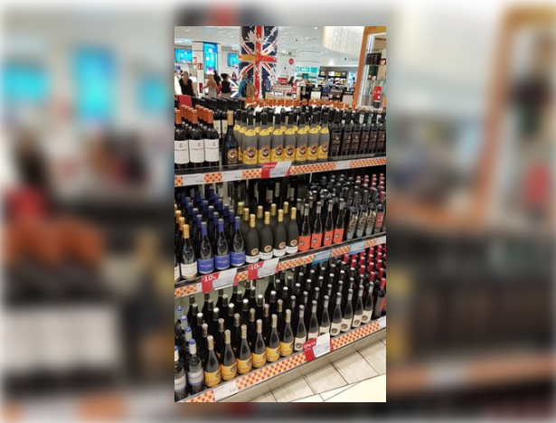 PrimarCom's tweet photo. 🍷 @bodegasfaustino lleva su icónico vino #FaustinoI a los principales aeropuertos de #Europa y #América
✈️https://t.co/hK51WBeuLg #GranReserva #Rioja
@soniaestebanEP cuenta en @epeconomia que el grupo apuesta por innovar con los 'listo para llevar' disponibles en los #DuttyFree https://t.co/Ly3SGl2zsY