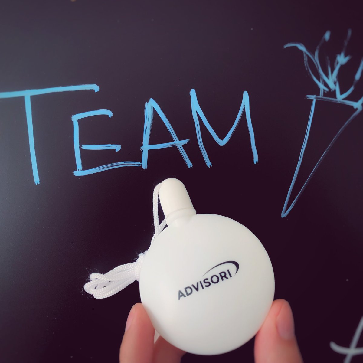 AdvisoriFTC's tweet photo. Die Vorbereitungen für unser Team-Event, das ADVISORI-Sommerfest diesen Freitag, laufen auf Hochtouren. Die ersten Gimmicks sind schon bei uns eingetroffen.
#advisoriftc #Consulting #Frankfurt #sommerfest #Firmenevent #teamevent #Vorbereitungen #preparing #Seifenblasen #Team https://t.co/pRhkkwZf9z