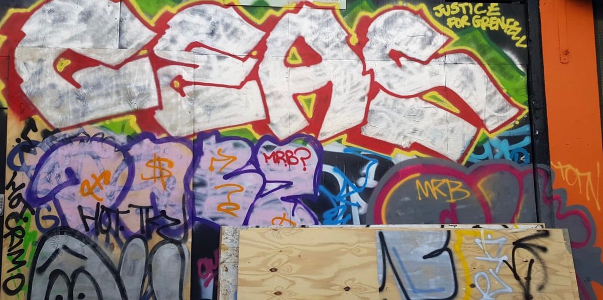 WeaverandCo's tweet photo. Local artists have  been busy on our matt black hoarding  :) #NottingHillCarnival2019 #refurbishment #renovation #londonbuilders https://t.co/BXqL6OPNlT