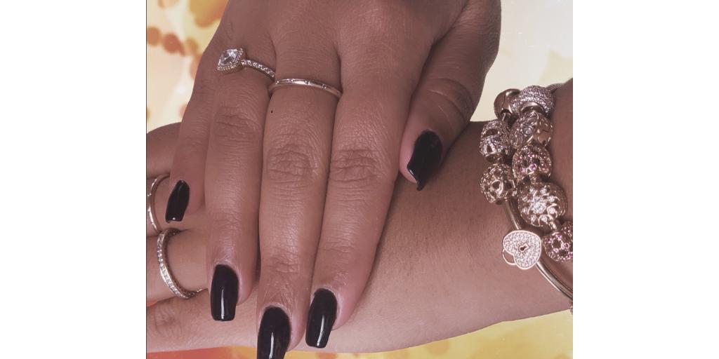miamilakesj's tweet photo. Jessica loves the beauty of Pandora's 14kt Gold collection.  Explore these and more at Miami Lakes Jewelers.  @miamilakesj #Pandorabracelet #Pandoracharms #miamigirl #gold #beautiful #wiw #classic https://t.co/ciT6D1Cc5z
