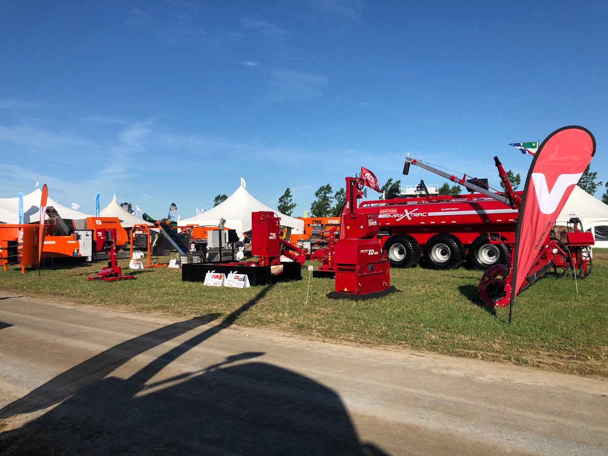 Superbe journée pour faire un arrêt à l'Expo-Champs de St-Liboire! ☀️ Passez nous voir! / Amazing day to stop by at St-Liboire Expo-Champs! Come and meet us!
#expochamps #salonagricole #equipementdeferme #valmetal #jameswayfarmep