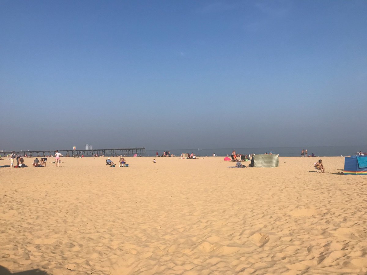 HappinessTemple's tweet photo. How blessed we are here with beautiful beaches 🙂 #Temple #Beaches #SunriseCoast #MostEasterlyPpint #Lowestoft #Grandchildren #Summer #SummerDays #Family #KathTemple https://t.co/A3vEuZTbq2