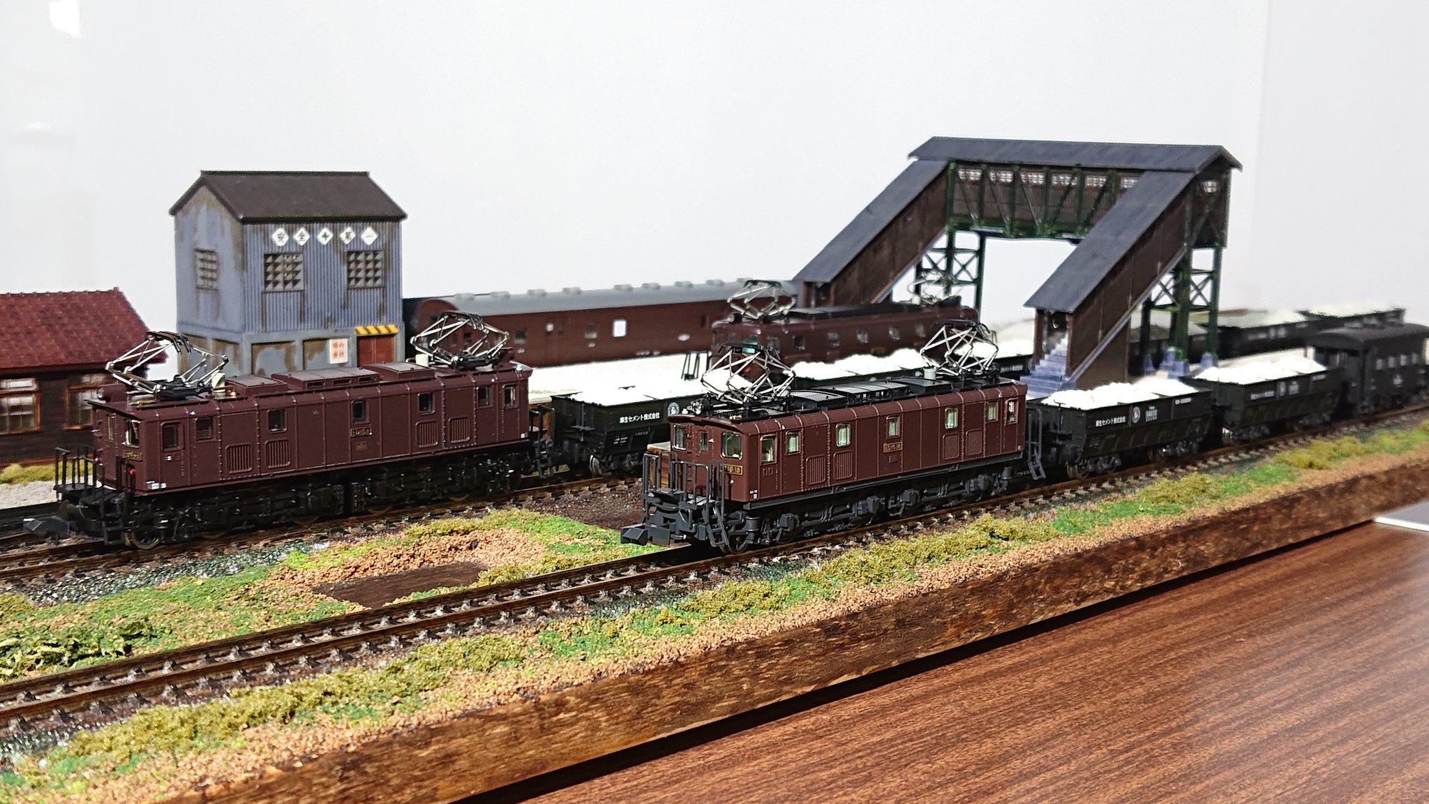 Take7700 青梅線のオールドタイマーed16 19年まで東京近郊でこんな茶色い機関車が走っていました 感慨深いですね Kato マイクロエース 青梅線 Ed16 モジュールレイアウト ジオラマ Nゲージ 鉄道模型 T Co 3krdbmgnbm Twitter