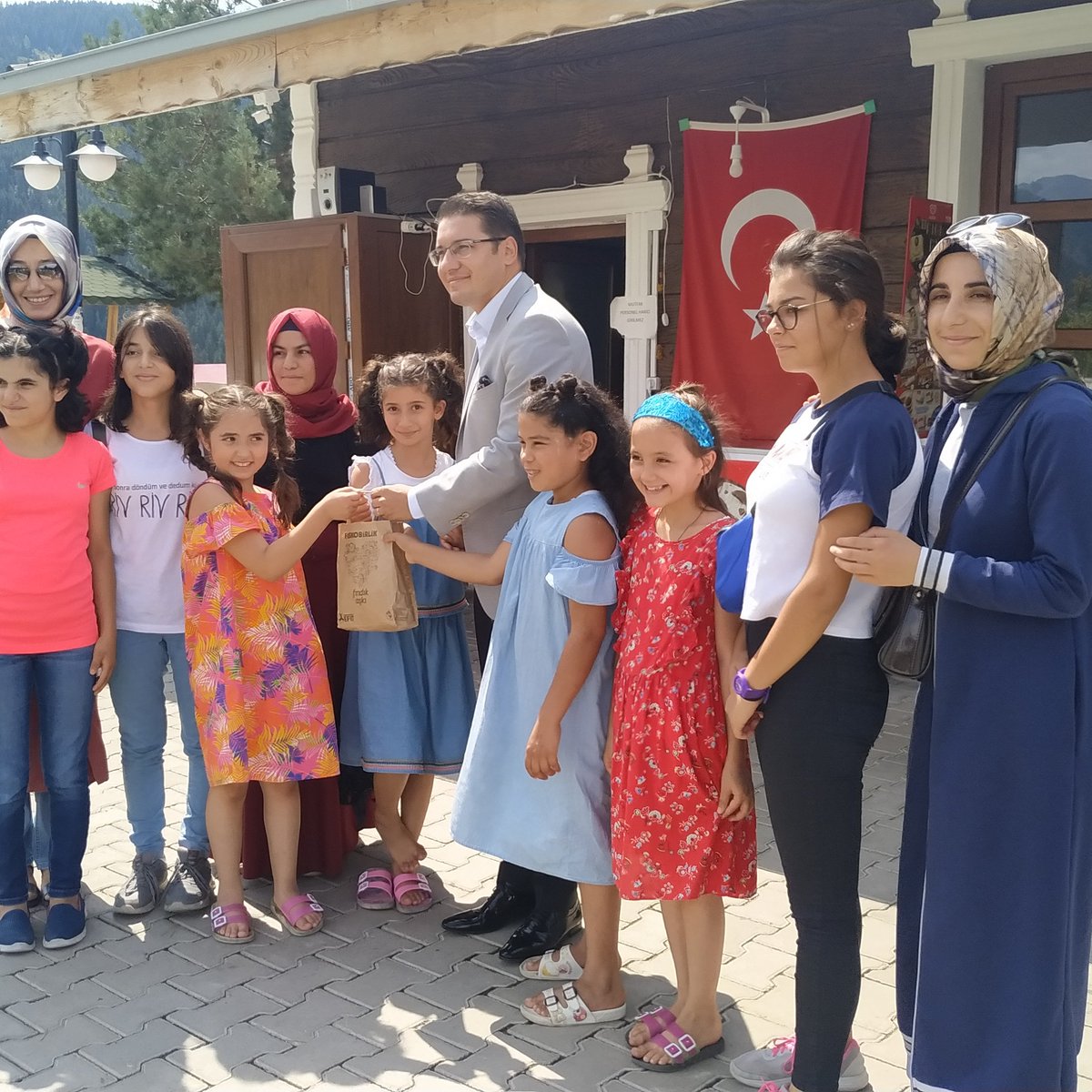 efkartepesi08's tweet photo. Kaymakamımız Sn Musa Göktaş, Giresun Aile, Çalışma ve Sosyal Hizmetler İl Müdürlüğü Çocuk Evleri Sitesi öğrencileri ve personeline Efkar Tepesi İşletmemizde kahvaltı vererek biraraya geldi. https://t.co/Zx62AwbGdR