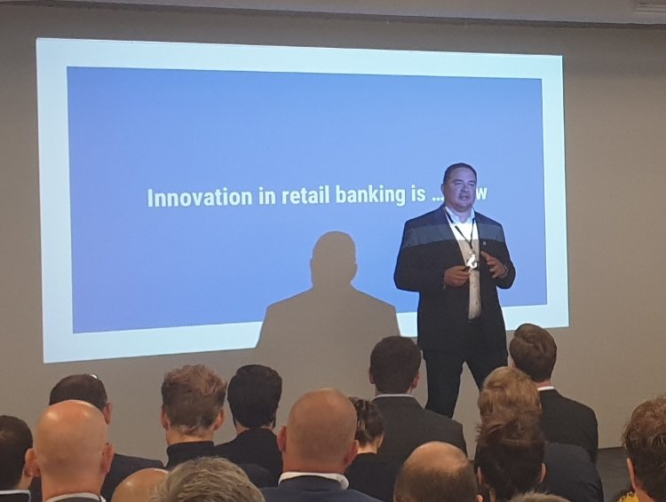 Aazzur_'s tweet photo. Philipp CEO of #Aazzur is pitching at #F10 #innovation #Banking https://t.co/cYARlrCwBP
