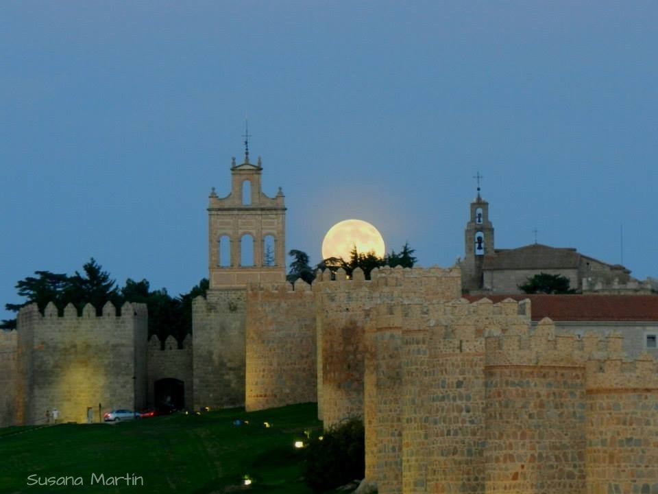 CyLEsVida's tweet photo. ¡Disfruta de las noches mágicas de #Ávila!
@VentanasDelCiel   
https://t.co/FuIEdeqTLt