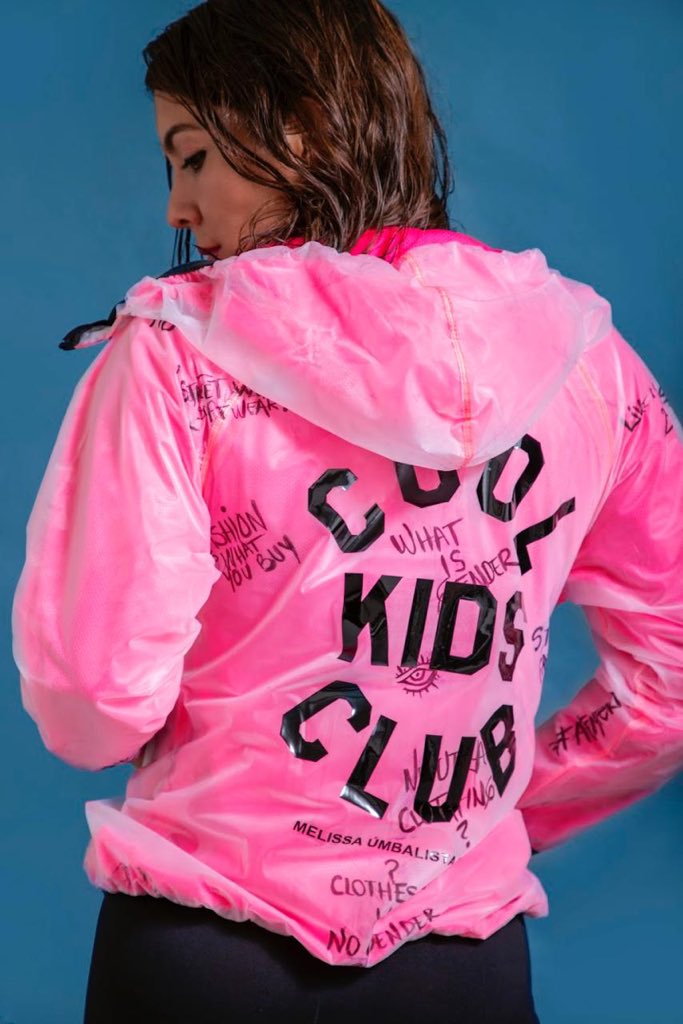 HilarioMX's tweet photo. #Entérate "Rainy 🌈” la reciente colección cápsula de @umbalista esta ya de venta en exclusiva para #ShowroomHilarioMx
Visítanos en calle Emiliano Zapata #112, Centro Histórico, @Leonmxoficial
#Streetwear #ModaYNegocios https://t.co/4aOvR8CZKv