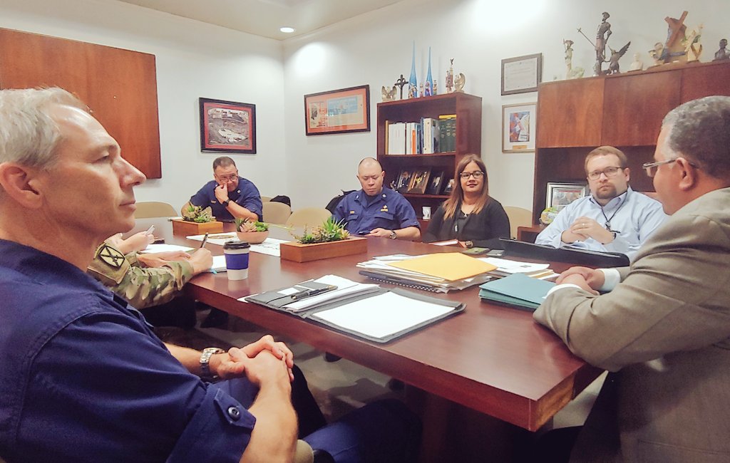 desaludpr's tweet photo. ¡GOBIERNO FEDERAL COORDINA TRABAJOS CON DEPTO. DE SALUD!
Secretario de Salud,Dr.Rafael Rodríguez Mercado se reúne con altos oficiales de Salud Federal (HHS) para la coordinación de trabajos de respuesta y recuperación ante tormenta Dorian.@HHSRegion2 @fortalezapr @PRpreparado https://t.co/KmpJ3POAj0
