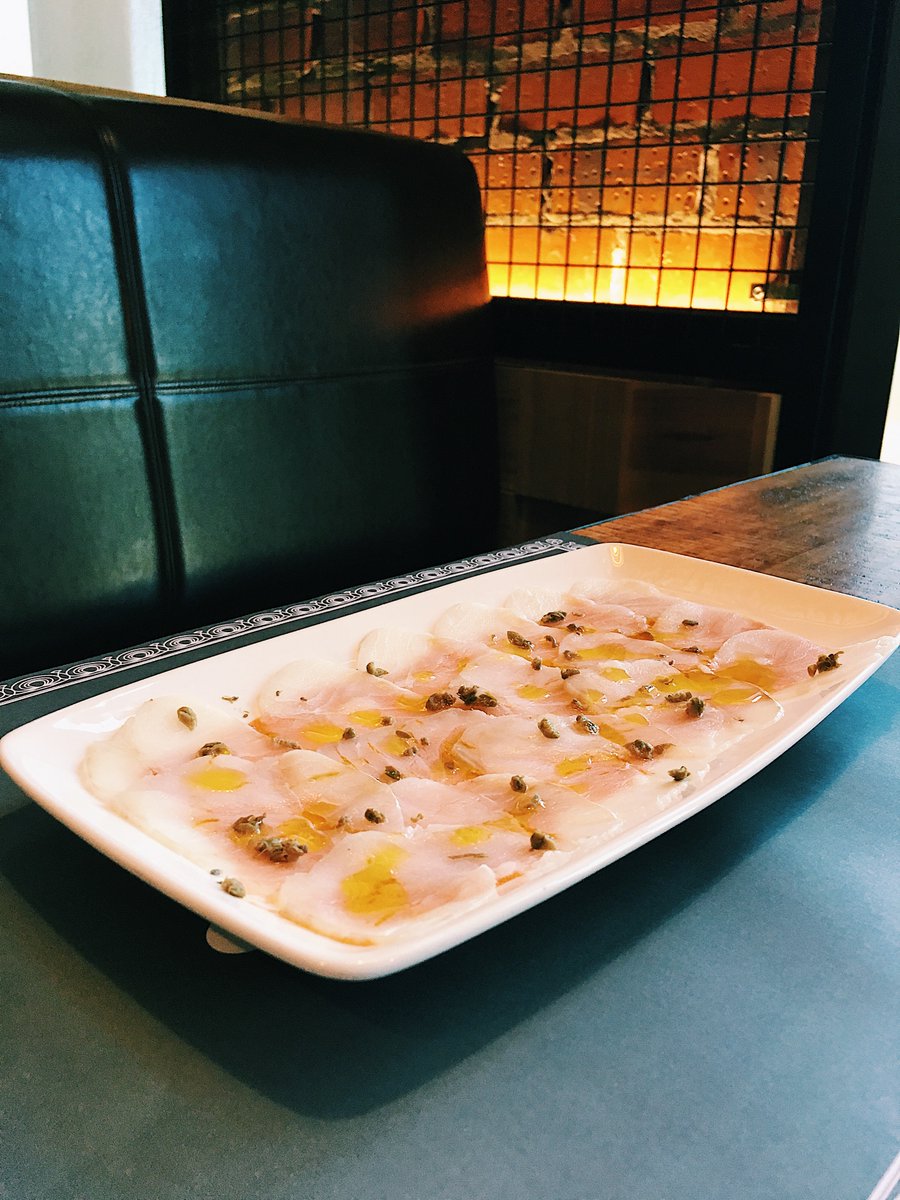 Carpaccio de bacalao sobre espuma de salmorejo 🤤 No es porque sea nuestro... ¡pero está para chuparse los dedos! 👄👌

¡Ven a probar nuestros nuevos platos! 🍽 Te vas a enamorar ❤️

#39siete #amamosloquehacemos #saborea39siete #foodie #foodporn