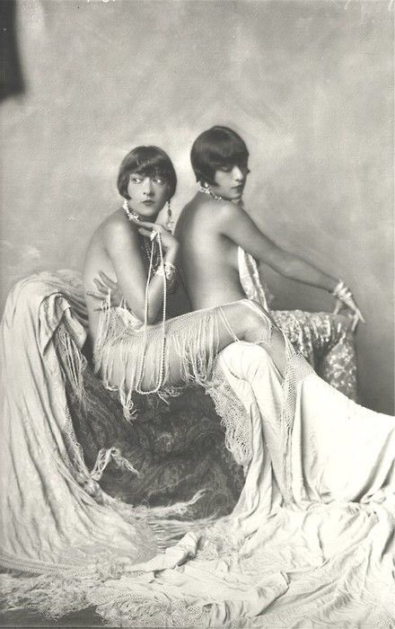Rosie Dolly (1892-1970) and Jenny Dolly (1892-1941), known professionally as the Dolly Sisters, were Hungarian-American identical twin dancers, singers and actresses. They were hugely popular in vaudeville and theatre during the 1910s and 1920s.Thread