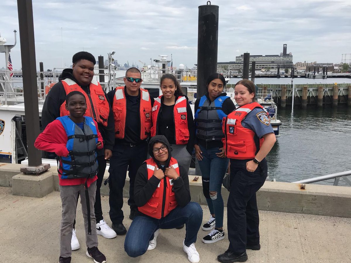 120Explorers's tweet image. Great trip visting NYPD harbor unit