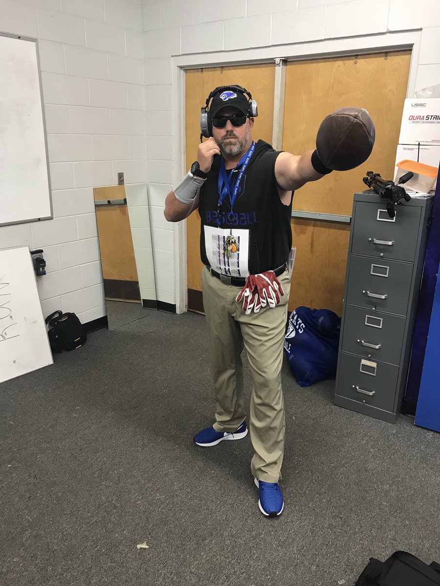yaboyandyward's tweet photo. @WPCoachHendu said if this tweet gets 1,000 retweets he will wear this Friday against Ohatchee. https://t.co/hgixgfg1hU