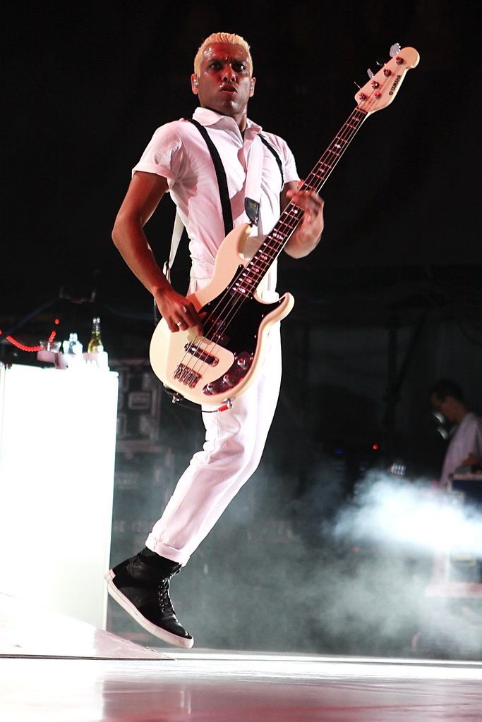 Happy Birthday to Tony Kanal of No Doubt and DREAMCAR! 