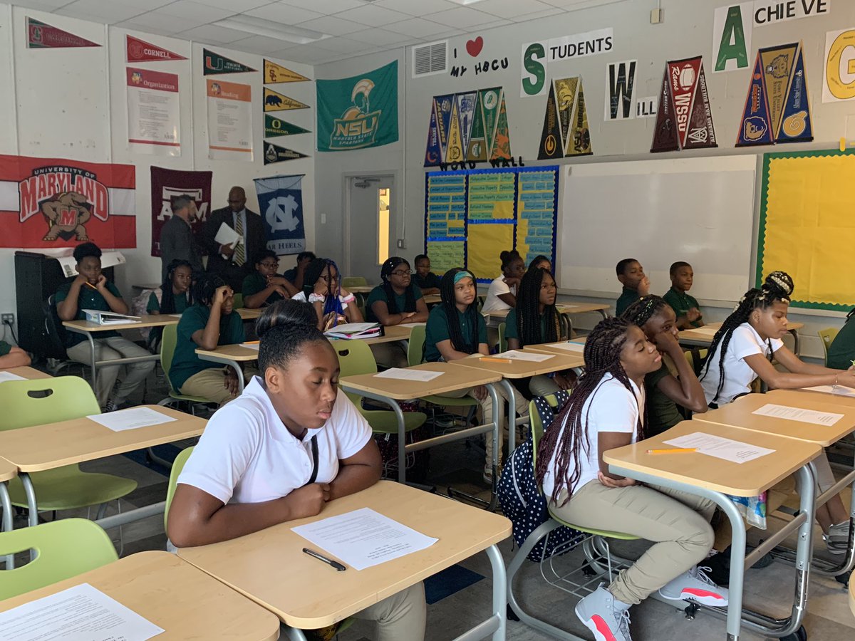 CharlesHartMS's tweet image. Thank you @sitonarcisse @pinderDCPS for stopping by the Jets are off to a strong start. Day 2 #backtodcps #onwardupwardCHMS