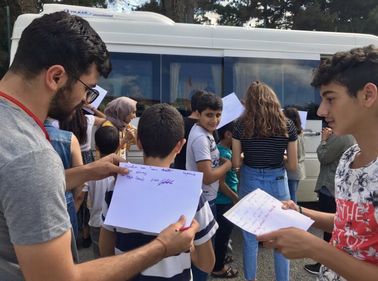 genchayatvakfi's tweet photo. #FındıkBahane yaz okulunda çocuklar sertifikalarını aldı!👏🎓Sertifikaların arkasına çocuklar için güzel dileklerimizi de ekledik.🎈Yarın şenlikte tekrar buluşuyoruz!🥁

#Balsu #Nestle #eğitim #çocukişçiolmasın #çocukişçiliği #çocuki��çiliklemücadele #çocukişçiliğiilemücadele https://t.co/QPkYCke3Nv