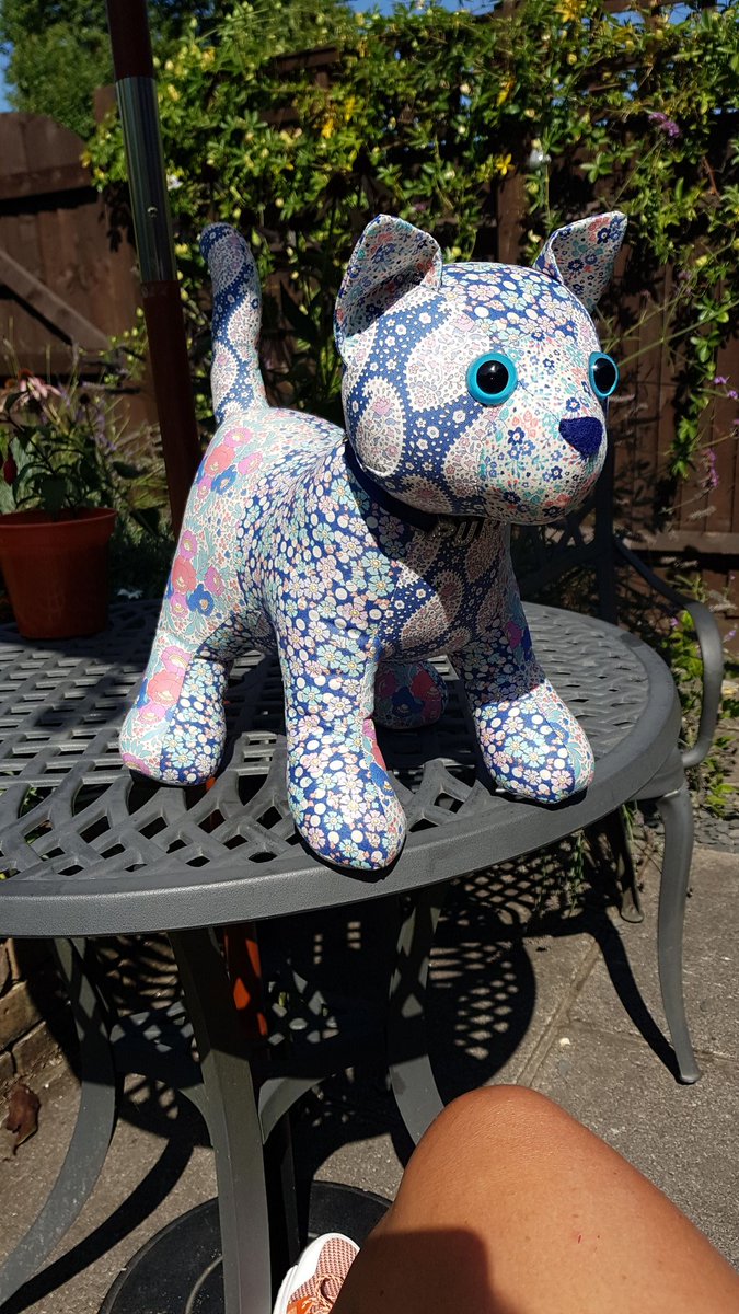 Damn_Knit_Blast's tweet photo. @campfireburning I'm outrageously pleased with how this sewing project turned out 😻 https://t.co/rWsV4hT1nG