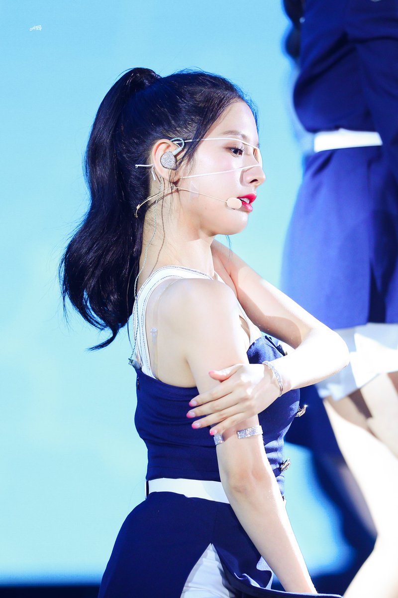 bona pics 🍒 tweet media
