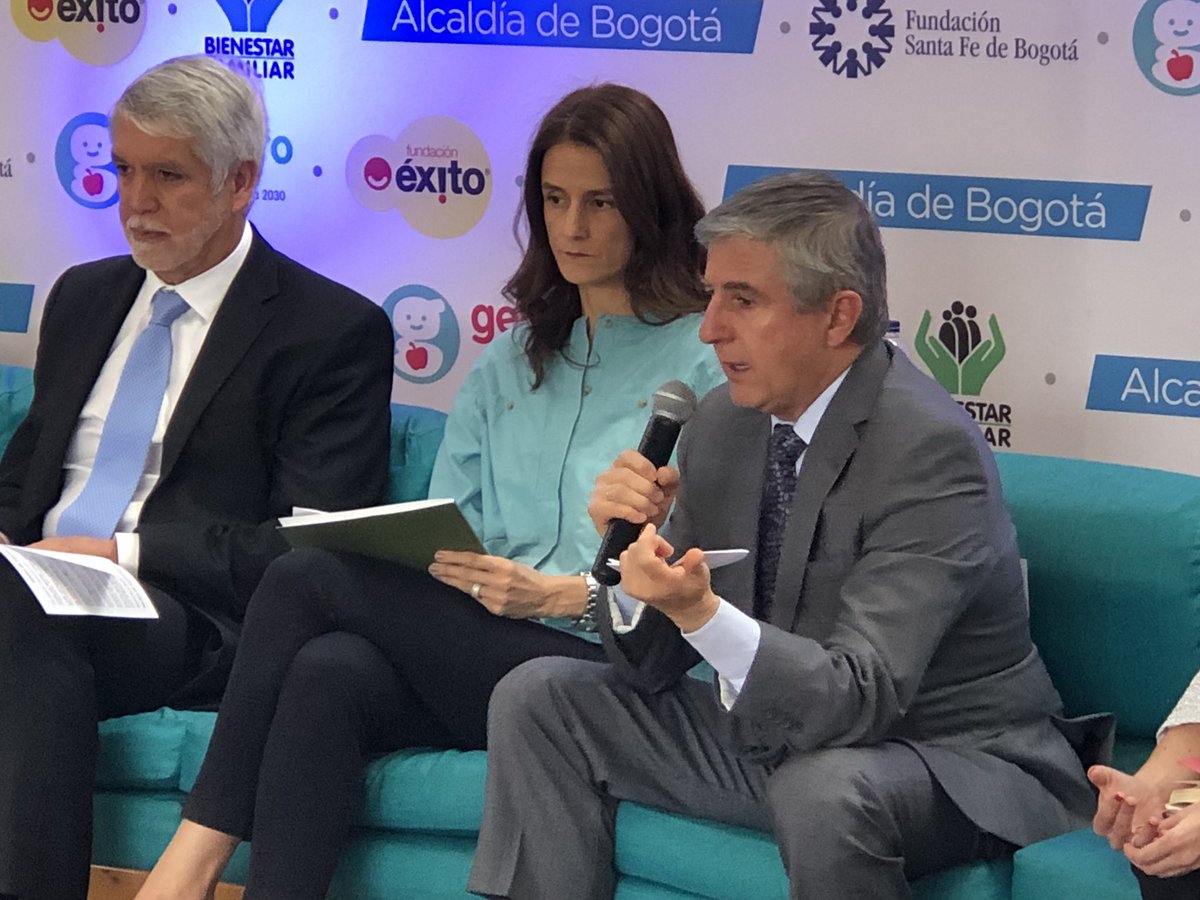 SectorSalud's tweet photo. Gracias a estrategias de prevención y de ruta de atención integral, desde abril de 2016 la administración del alcalde Peñalosa ha logrado, sin precedentes, mantener en cero los casos de mortalidad de niños por desnutrición en la ciudad, indica el secretario @luismorales0621 https://t.co/dDf6KNHQhy