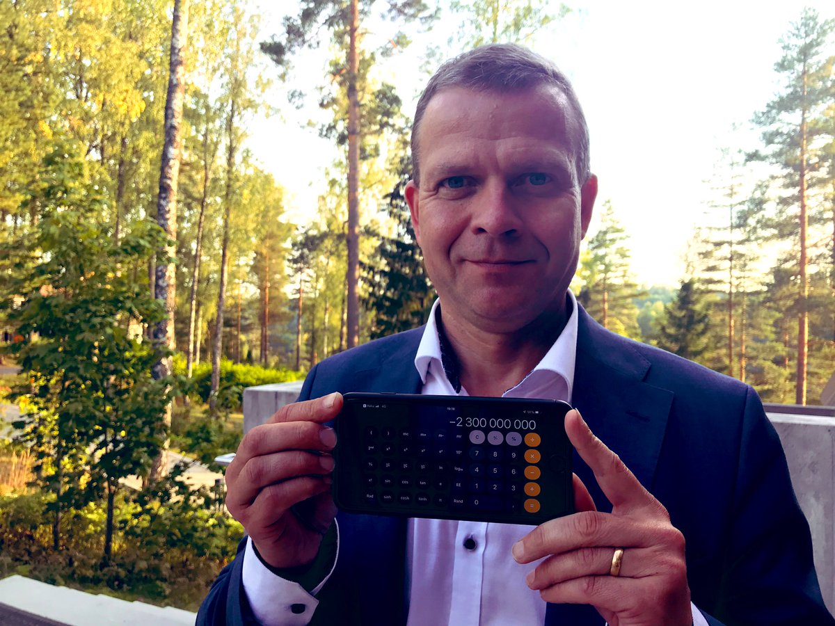 Hei <a href="/AnttiLindtman/">Antti Lindtman</a>, ei jäänyt taskulaskin valtiovarainministeriöön. Just laskin teidän budjetin alijäämän ensi vuodeksi. Pahalta näyttää. 

Toivottavasti saatte riihessä hyvät työllisyystoimet aikaan!