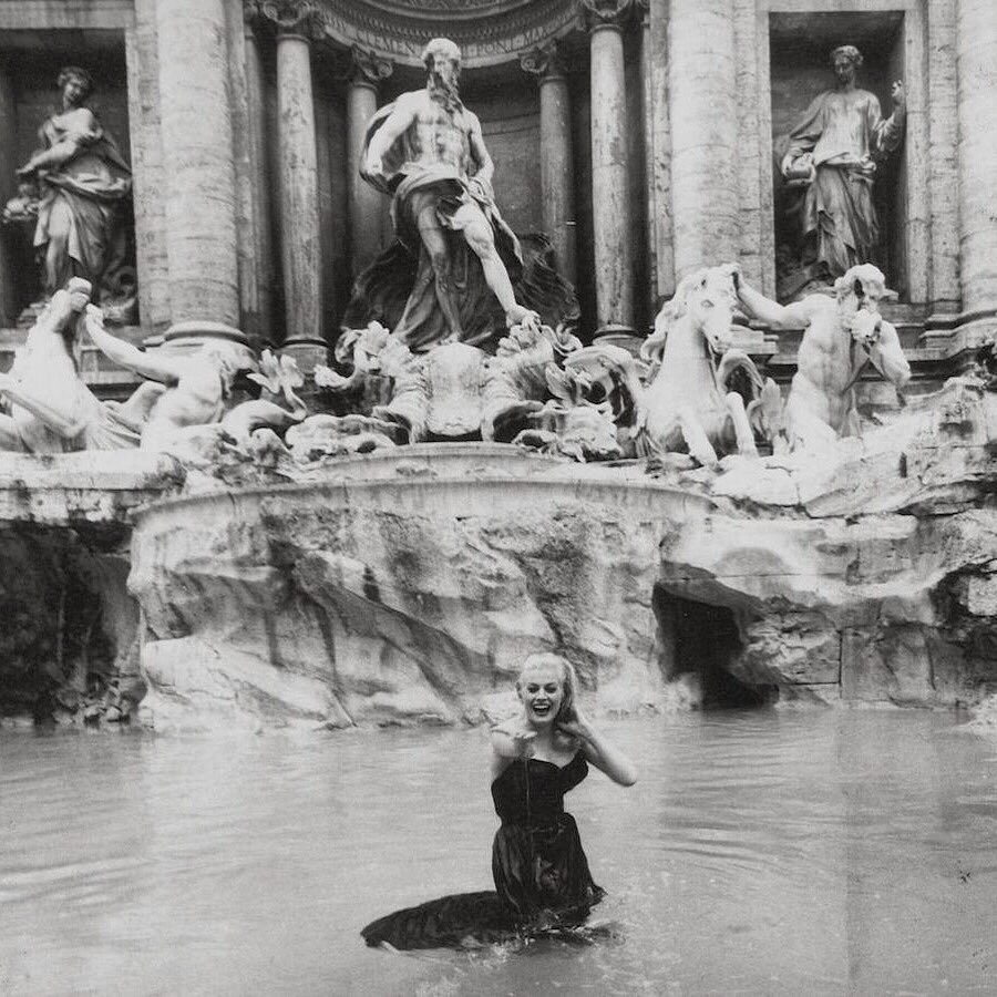 CaffeCinquanta's tweet photo. Cooling off #LaDolceVita style does not seem like a bad idea right now... #ladolcevita #caffecinquanta 
.
.
#aperitivos #aperitivotime #aperitivo #aperitivi #londoncocktails #cicchetti #italianfoodlover #italianfood #bakerstreet #nostalgia https://t.co/6RuUQhQMzz