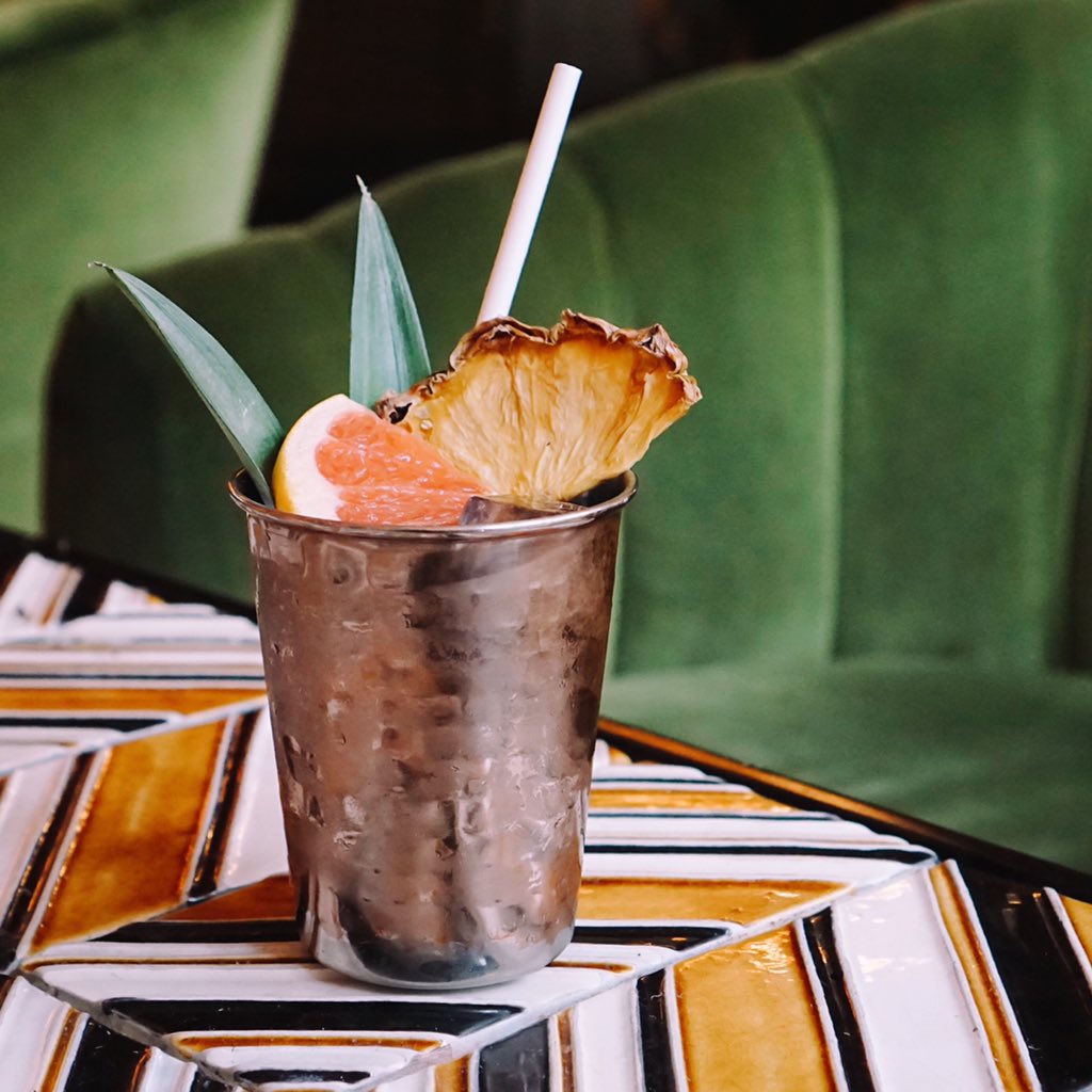 Feeling the heat? 🔥 Refreshen up with one of these bad boys.🍹🍍 #hovardalondon #summerheat .
.
#aegean #aegeanislands #foodgasm #foodpic #foodpics #eeeeats #foodies #foods #cocktails #uk