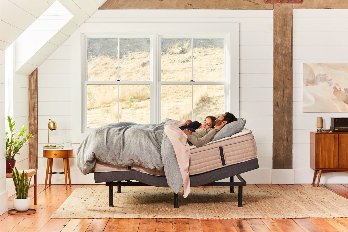 dreamcloudsleep's tweet image. Customize your sleep or your binge-watching-day comfort #bedframe #adjustableframe bit.ly/2YPfFVq