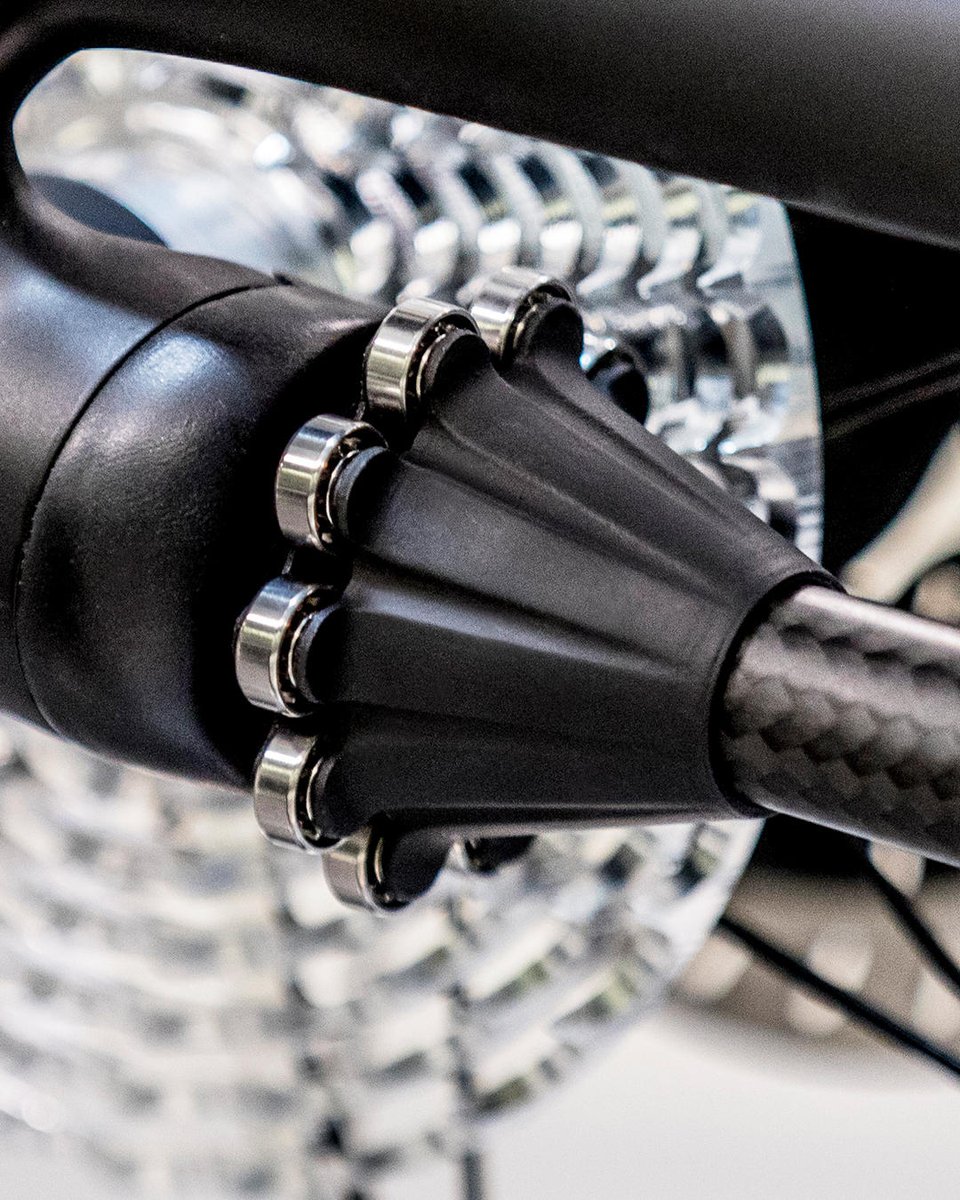 CeramicSpeed's tweet photo. Driven sets a new benchmark in drivetrain technology. But what's under the hood? To achieve ultimate efficiency, Driven is powered by 21 CeramicSpeed hybrid bearings working in harmony to deliver greater power, performance and speed. #PursuingOnePercent #AeroIsEverything https://t.co/21iOMt78jD