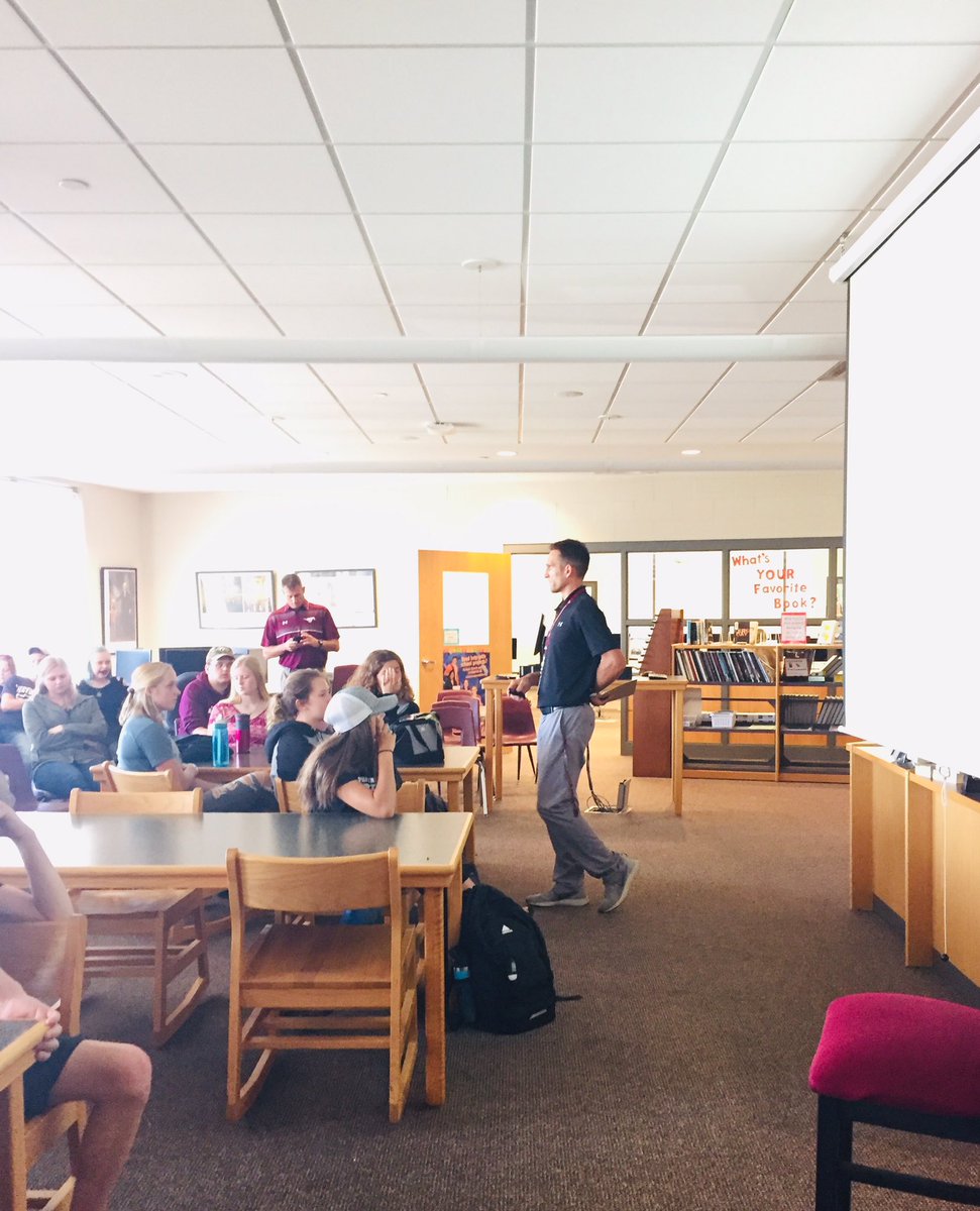 ahawker4's tweet photo. Mount Vernon High School kids learning more about our standards based learning and grading system #evidencebasedreporting #ebr @MVCSDMustangs @mrbrandmvhs @MattThede https://t.co/bE02IVoXDS