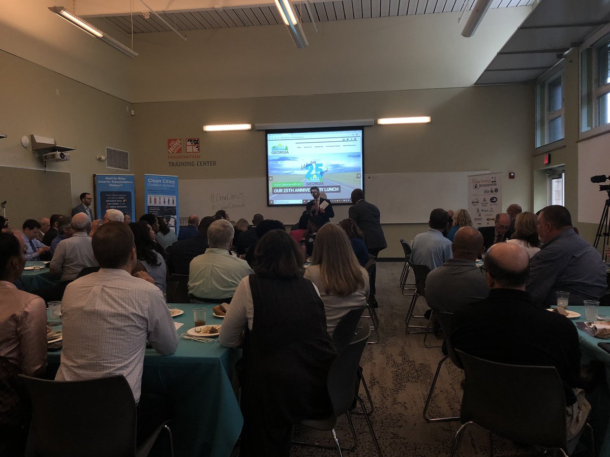 JohnRSeydel's tweet photo. CEO of @MARTASERVICE, Jeffrey Parker, announces that MARTA is leading into the future adding new #EV Buses to their fleet at @CleanCitiesGA’s 25th anniversary. Cheers to cleaner air + rides in Atlanta! #CleanCities25 #CleanCitiesGA https://t.co/RokdagP5mz