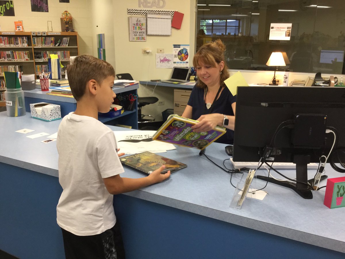 StrachnLMS23's tweet photo. Ready to Read! First book check out for the year. #RossPride #Phsd23 #Proud2BD23 @PHSD23 @D23Ross https://t.co/dgeyEeeRSZ