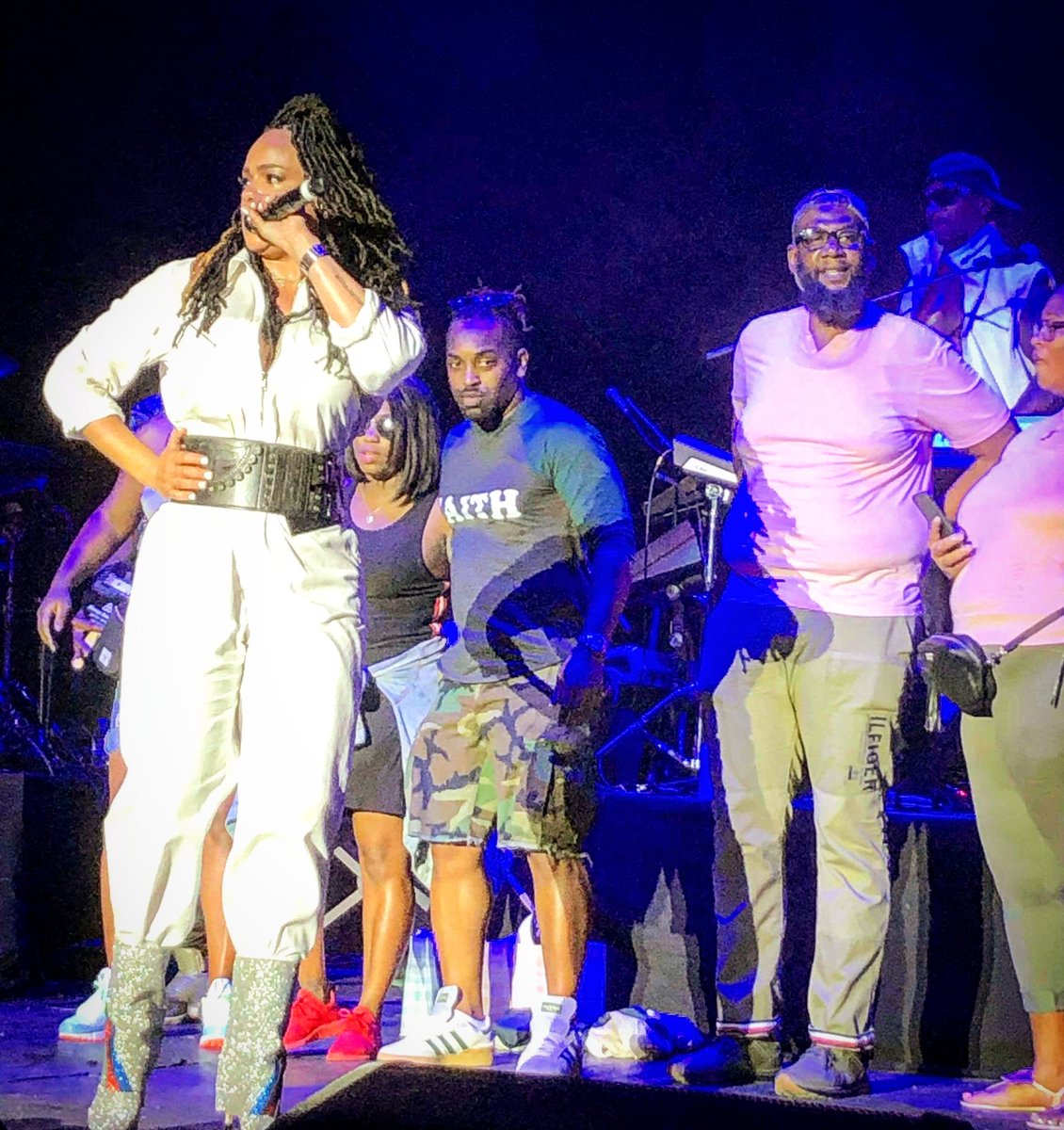 absolutelyChike's tweet photo. @PhillyKhalis & I on stage rocking w/ our #Incomparable #FirstLady @faithevans. We ♥️ our #BigFizzy!! S/O to @hitmansteviej on the awesome musical directing!! 💪💪 #FaithEvans #Philly #TheJordans♥️ https://t.co/mG9OwQ3bab