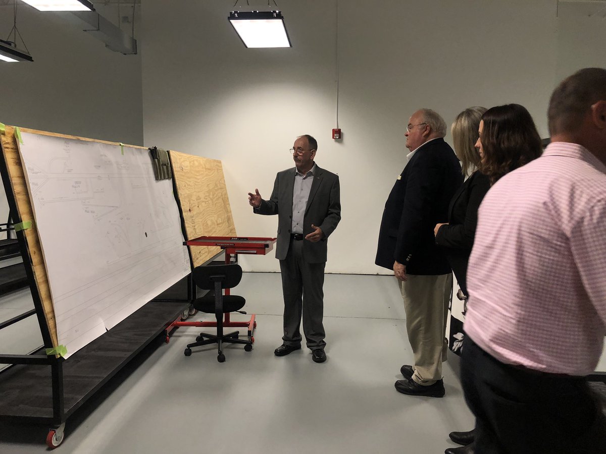showmeccmo's tweet photo. We were excited to welcome @USRepLong to Christian County today as he toured three of our manufacturing facilities:

✈️ Alpine Aviation
🔈 Dolby Laboratories
🏹 Black Widow Bows

Thank you, Congressman! #MOManufacturing https://t.co/HUs4Ux7ANk