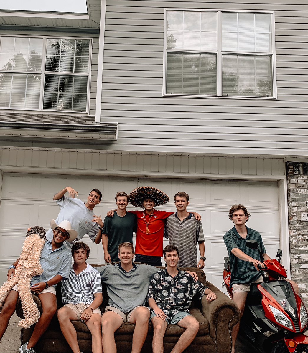 Arkansas_BYX's tweet photo. proud of our boys for running home💕 https://t.co/cydzmXzZs5