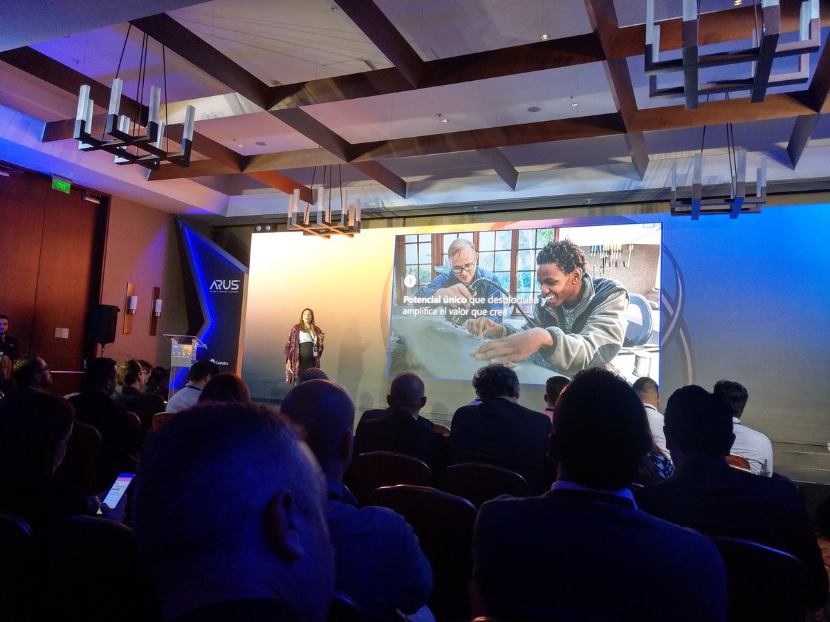 nmas1org's tweet photo. #Eventos N+1 #TEST2019 @ArusOficial La trasformación digital llega a las industrias y mejora sus procesos en el hoy con visión a las necesidades y retos del futuro. @Cisco_LA @F5NetworksLATAM @FortinetLATAM @HP @MSFTColombia @AWSLatam @Siemon @SchneiderMX @vmware_latam https://t.co/1YQe05EUe5
