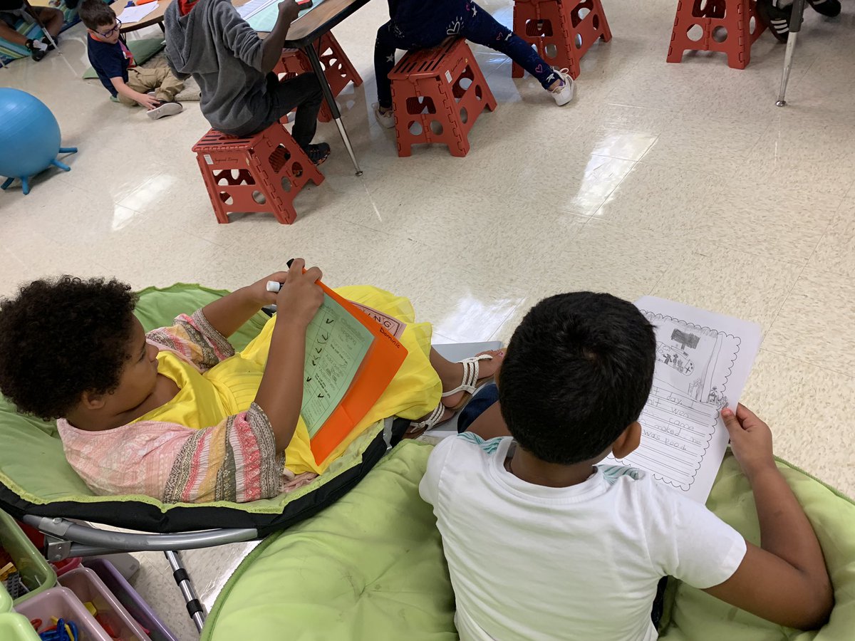 KimberlyFree4's tweet photo. As work with a partner to edit and revise their narrative stories. @LisaOslin1  #pitnerpatriots https://t.co/wb6RQ7hYCH