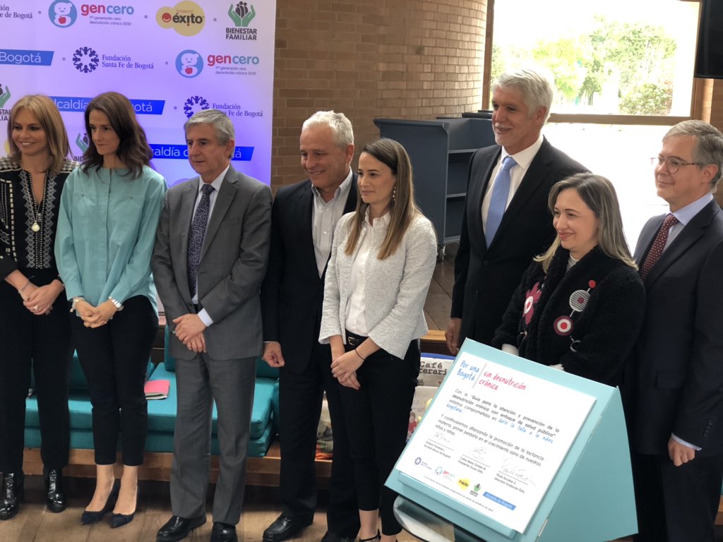 SectorSalud's tweet photo. La elaboración de esta Guía es producto de la alianza estratégica entre la Alcaldía de @Bogota, @Fundacion_Exito - Gen Cero, @FSFB_Salud e @ICBFColombia https://t.co/xnLFesqenV
