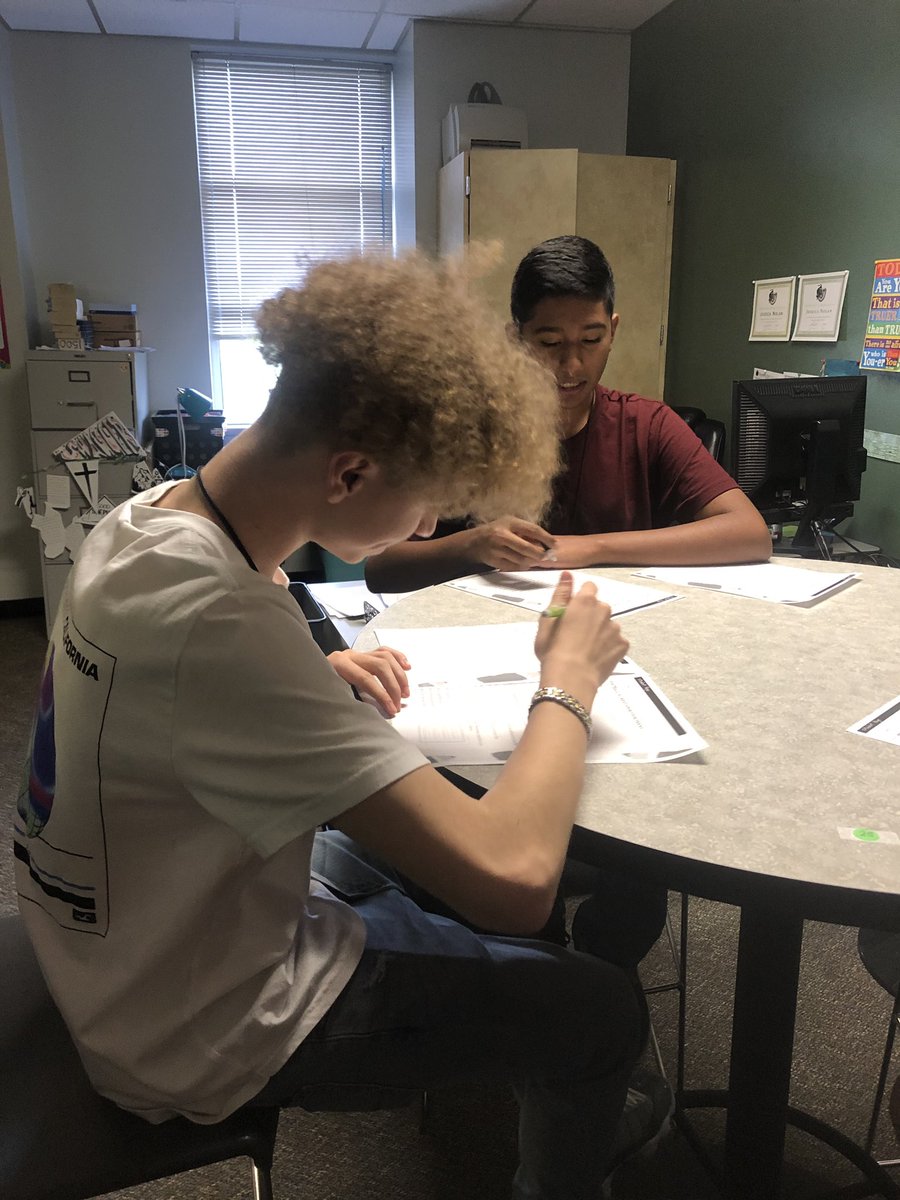 MrsJessicaNolan's tweet photo. Annotating to determine the salient features of texts using articles about football. #betterreaders #betterwriters #bettertoday #empoweringwriters @HumbleISD_KPHS @kphs_english https://t.co/YcwEEosVty