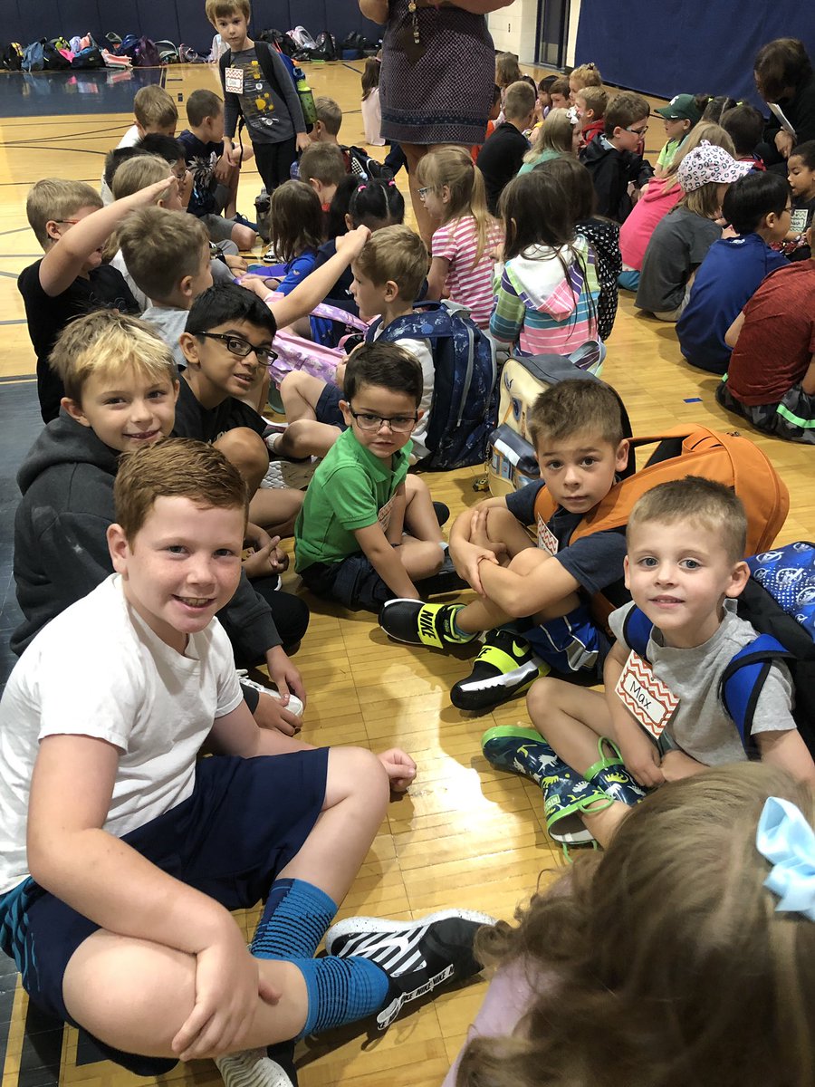 gallbusybees's tweet photo. Thank you Third Grade buddies for being such great helpers as we learn about coming to school! @Emily_Sickler @thirdtastic #harvestlearn https://t.co/zcvxGr1pxN