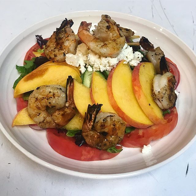 BlackMarketGP's tweet photo. Grilled shrimp salad with peaches 🍑 https://t.co/O1OHbD4b7M https://t.co/7hAky8YYmo