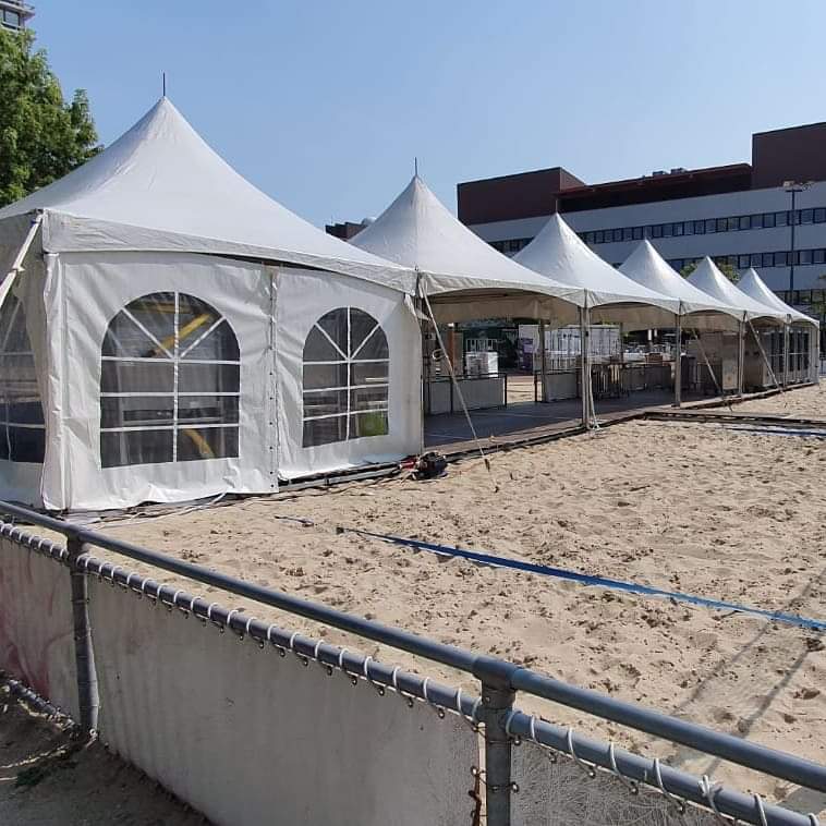 Nu de zomervakantie weer voorbij is en de drukte weer toeneemt hebben wij weer mooie klussen binnen zoals De VU Introductiedagen. Waar wij ook dit jaar weer de tenten en vele verhuurmaterialen mochten leveren. <a href="/VUamsterdam/">Vrije Universiteit Amsterdam (inactief)</a> Introduction Days #tentenverhuur  #evenementenverhuur