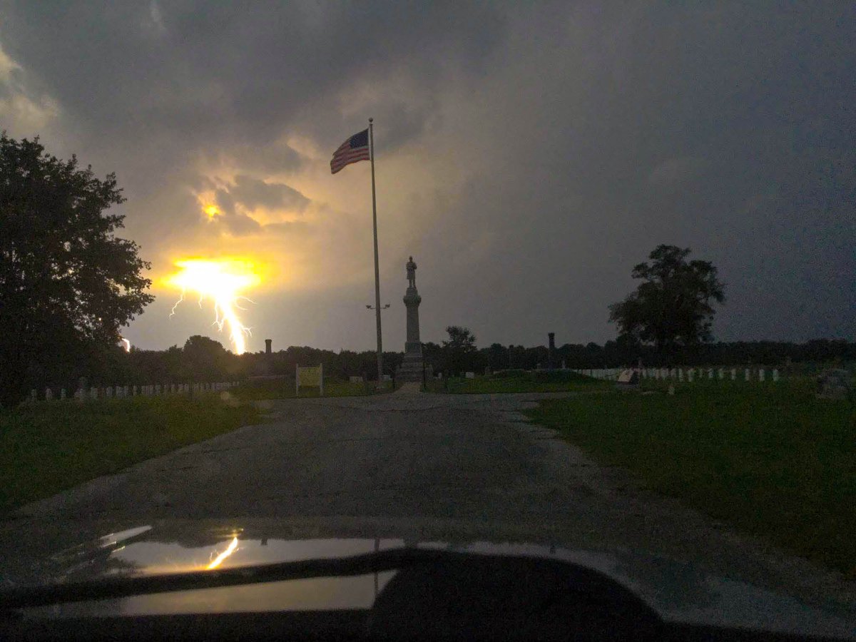 Lightning from the storm passed over @BaxterSprings #Kansas National Cemetery last night. @weatherchannel #ItIsAwesomeOutThere #weather #weatherchannel #weatheraware @breakingweather @ReedTimmerAccu #TuesdayThoughts #LightningStrikes #Thunderstorms