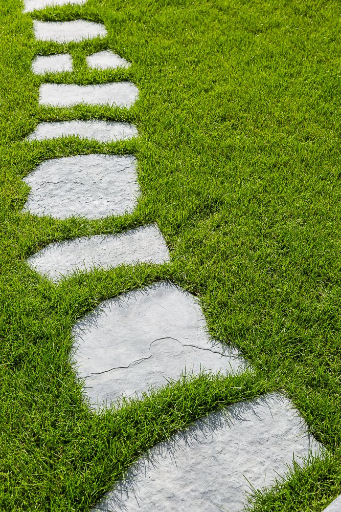 barkmanconcrete's tweet photo. The Rosetta Grand Flagstone Slabs come in 4 different sizes, each with multiple individual pieces allowing you the flexibility to make it your own. #rosettahardscapes #randompattern #spacesathome #creativepaths #outdoorliving https://t.co/7iWT5v701I