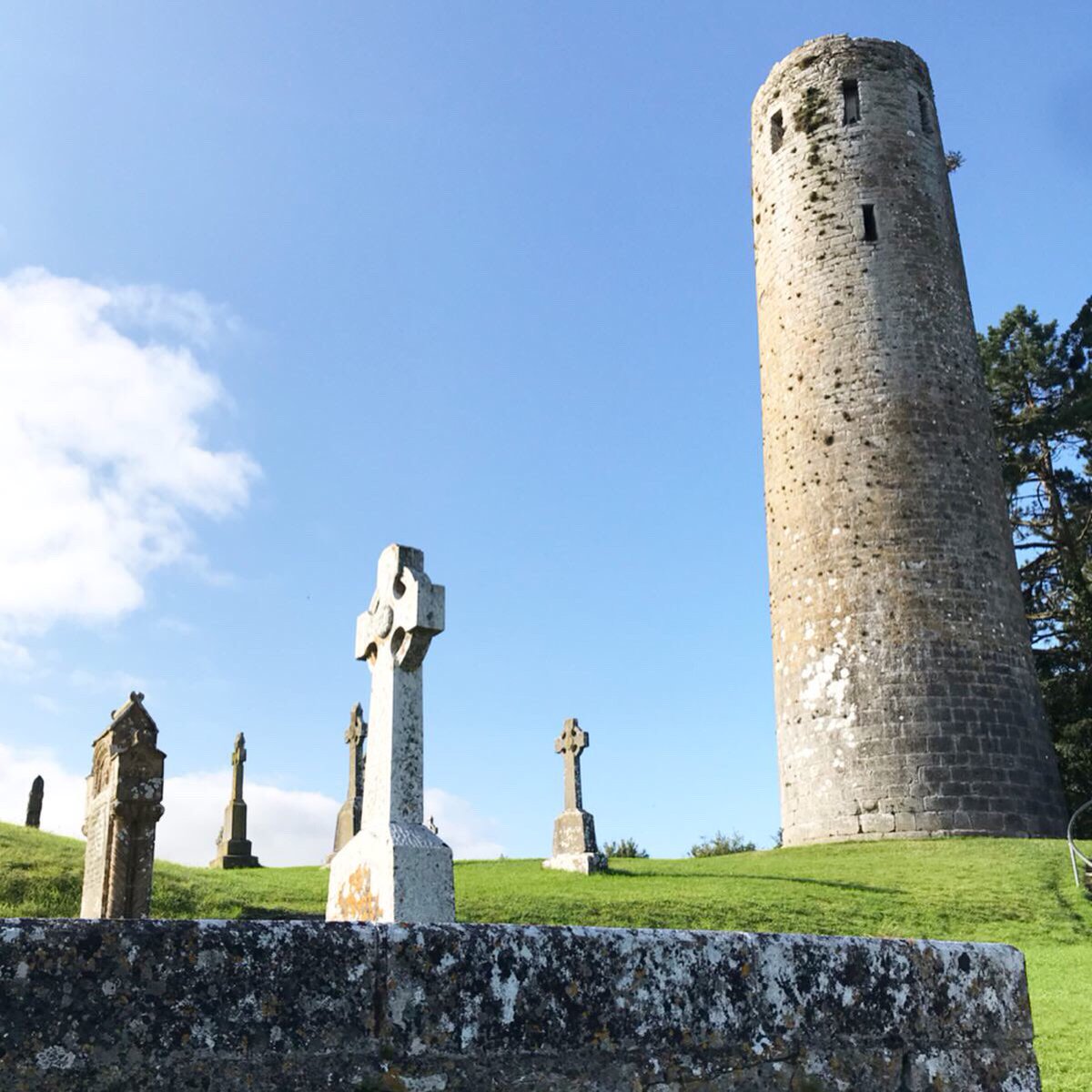 LibertyWatts's tweet photo. Clonmacnoise Monastic Site- beautiful place with perfect weather. Nice stop off on the way back from the @SPABIreland working party to see some of Irelands history #Ireland #heritage #Conservation https://t.co/43SISPzFXD