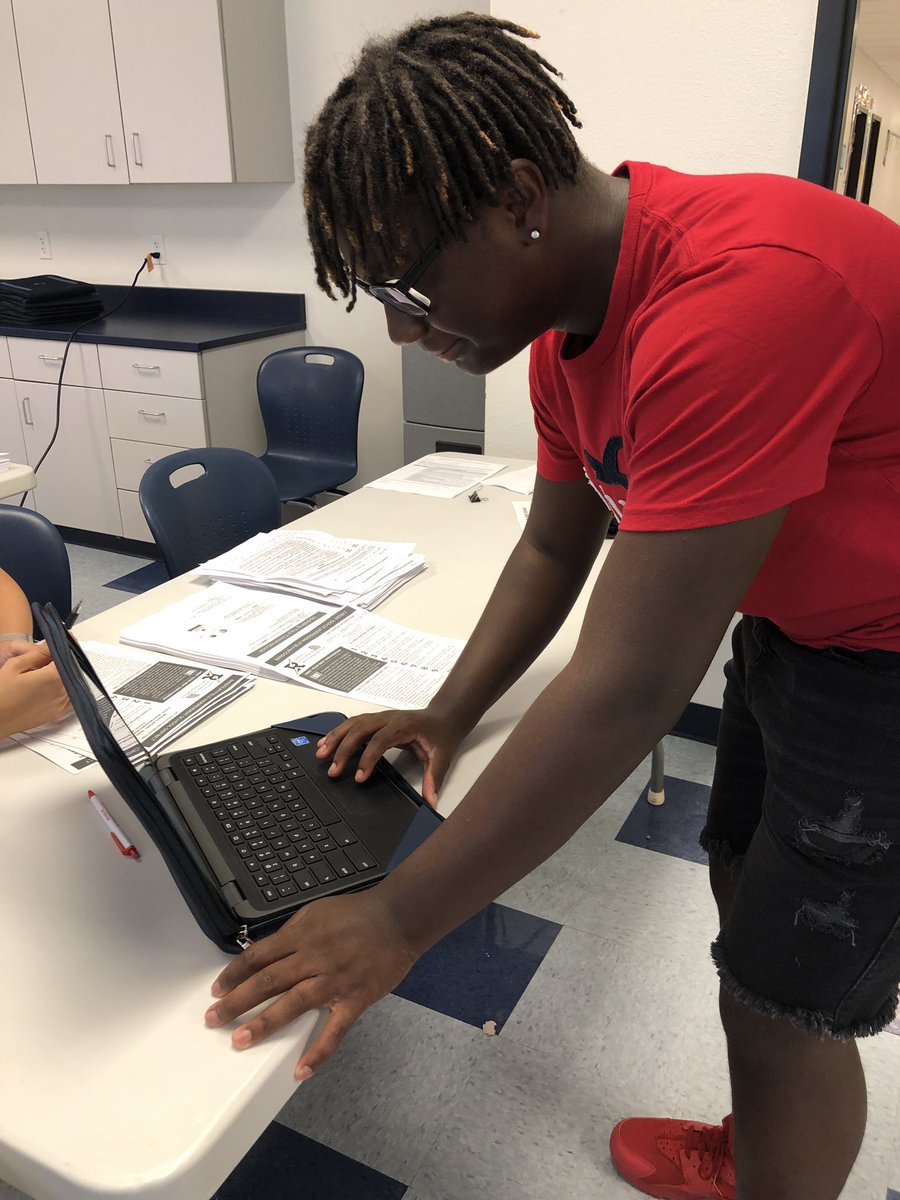 RoHawkReady's tweet image. A new year and new Chromebooks! Future Ready, here we come!